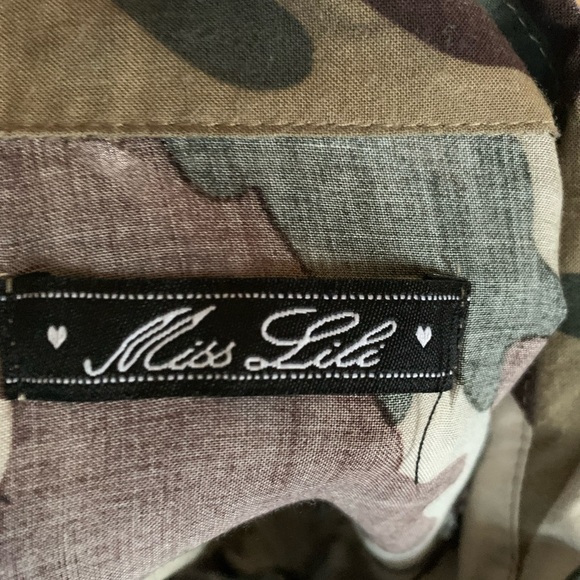 Miss LiLi Camouflage Button Pocket Detail Blouse - Picture 14 of 15
